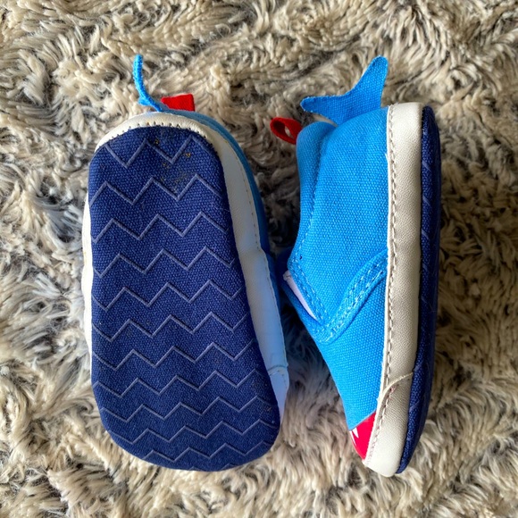 NEW Carter’s 3-6 mo size Shark shoes - Picture 3 of 3